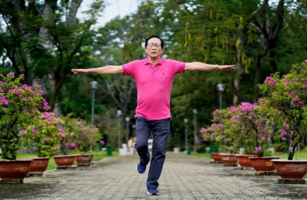  T&igrave;m hiểu thử th&aacute;ch kiểm tra đột quỵ m&agrave; cố NS Ch&iacute; T&agrave;i chia sẻ trước khi 